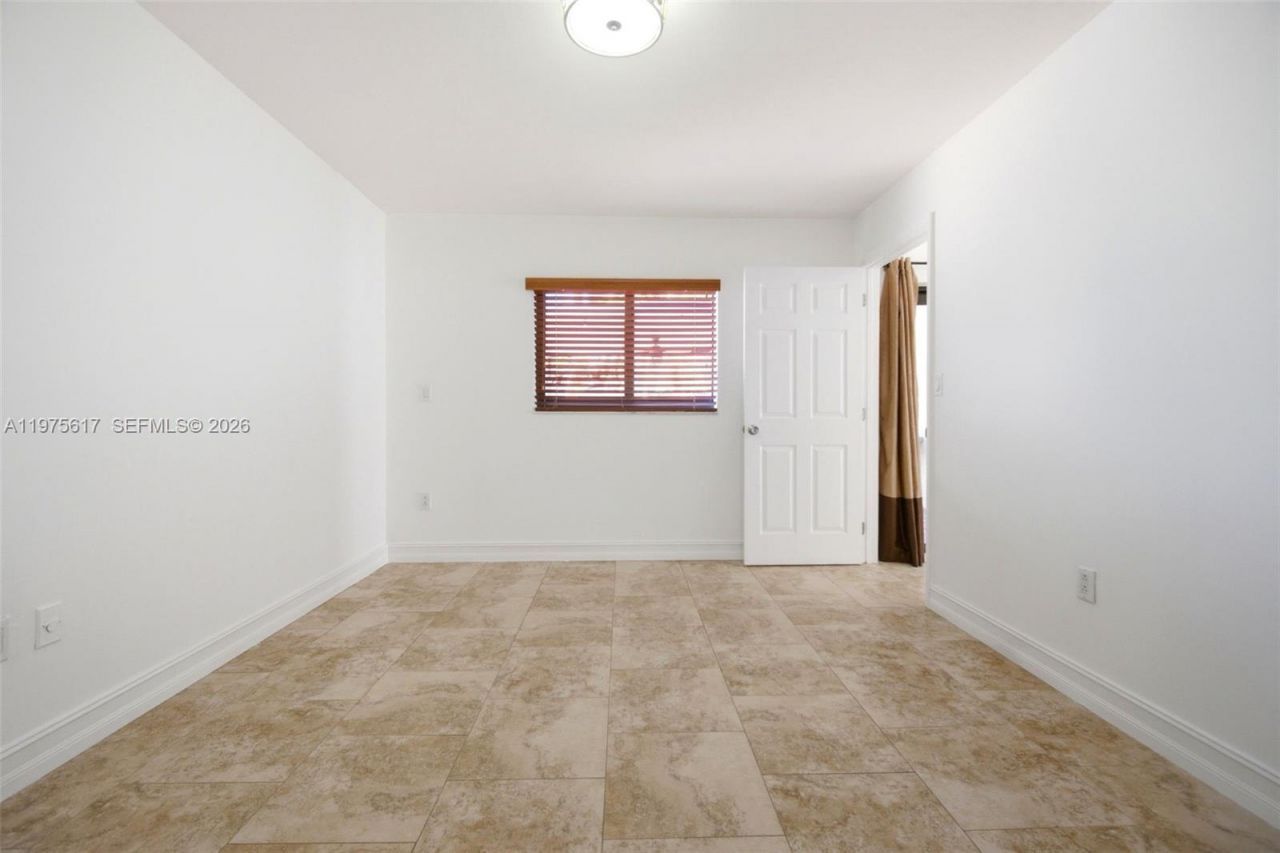 561 SW 87th Ct, Miami, FL 33174 Photo