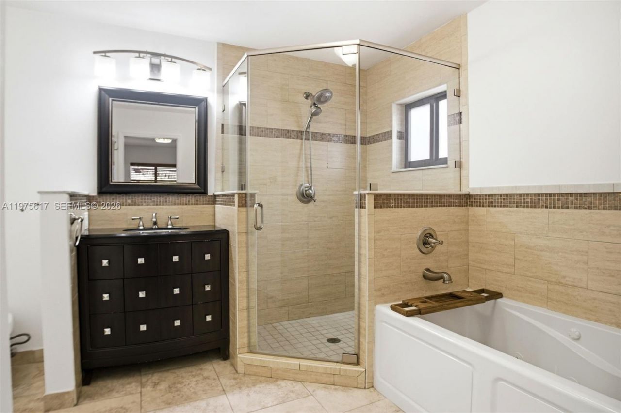 561 SW 87th Ct, Miami, FL 33174 Photo