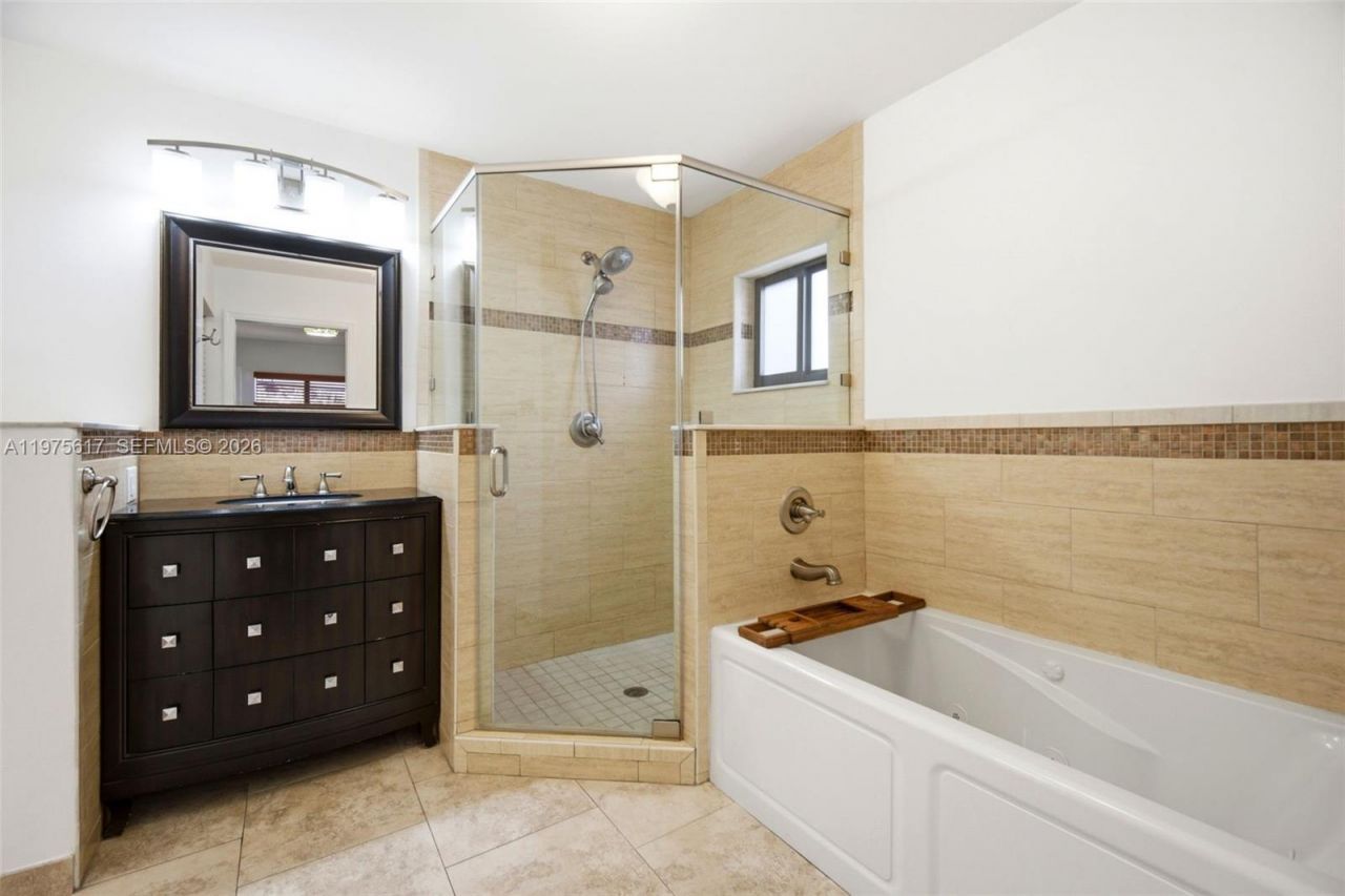 561 SW 87th Ct, Miami, FL 33174 Photo