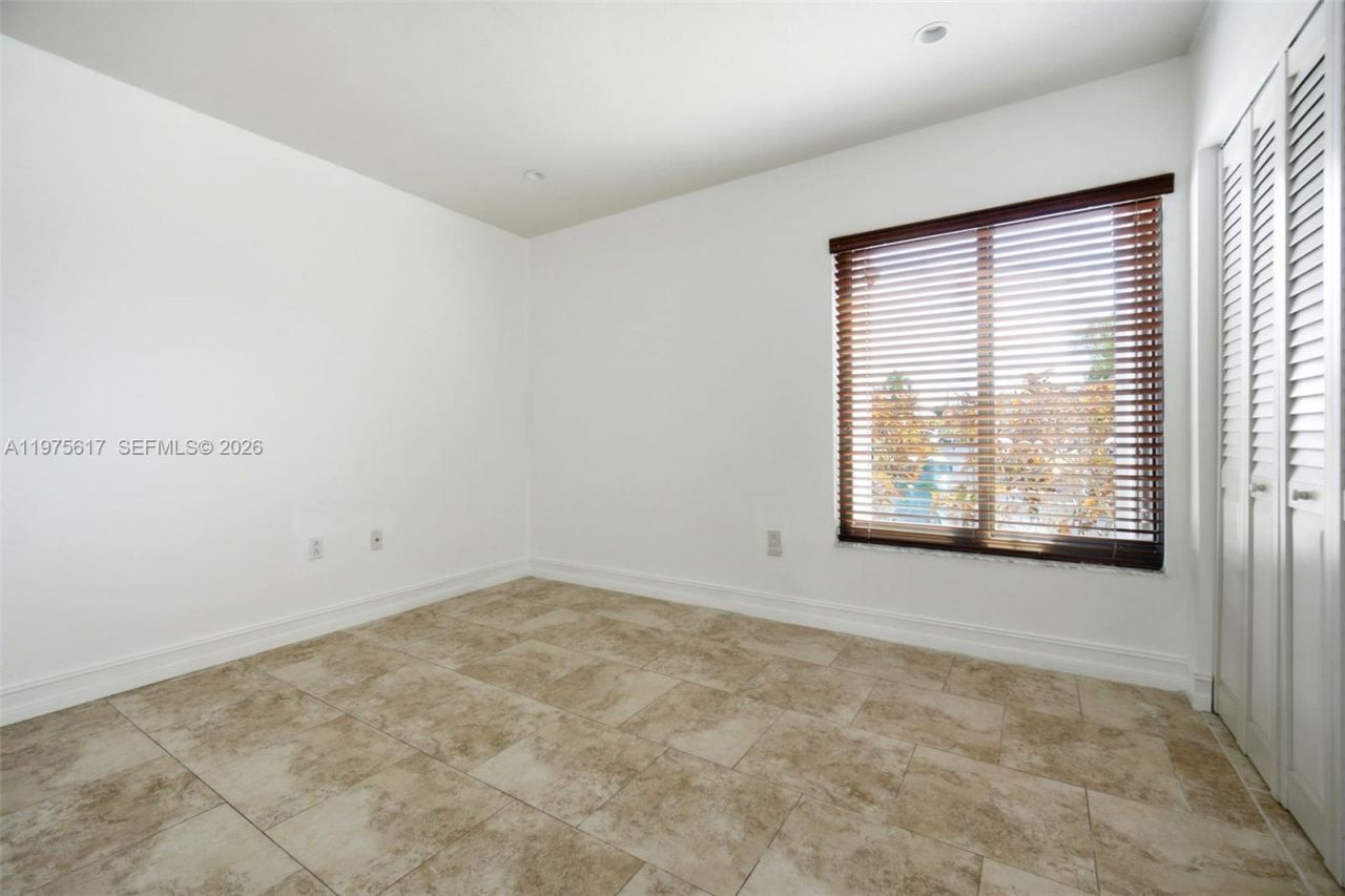 561 SW 87th Ct, Miami, FL 33174 Photo