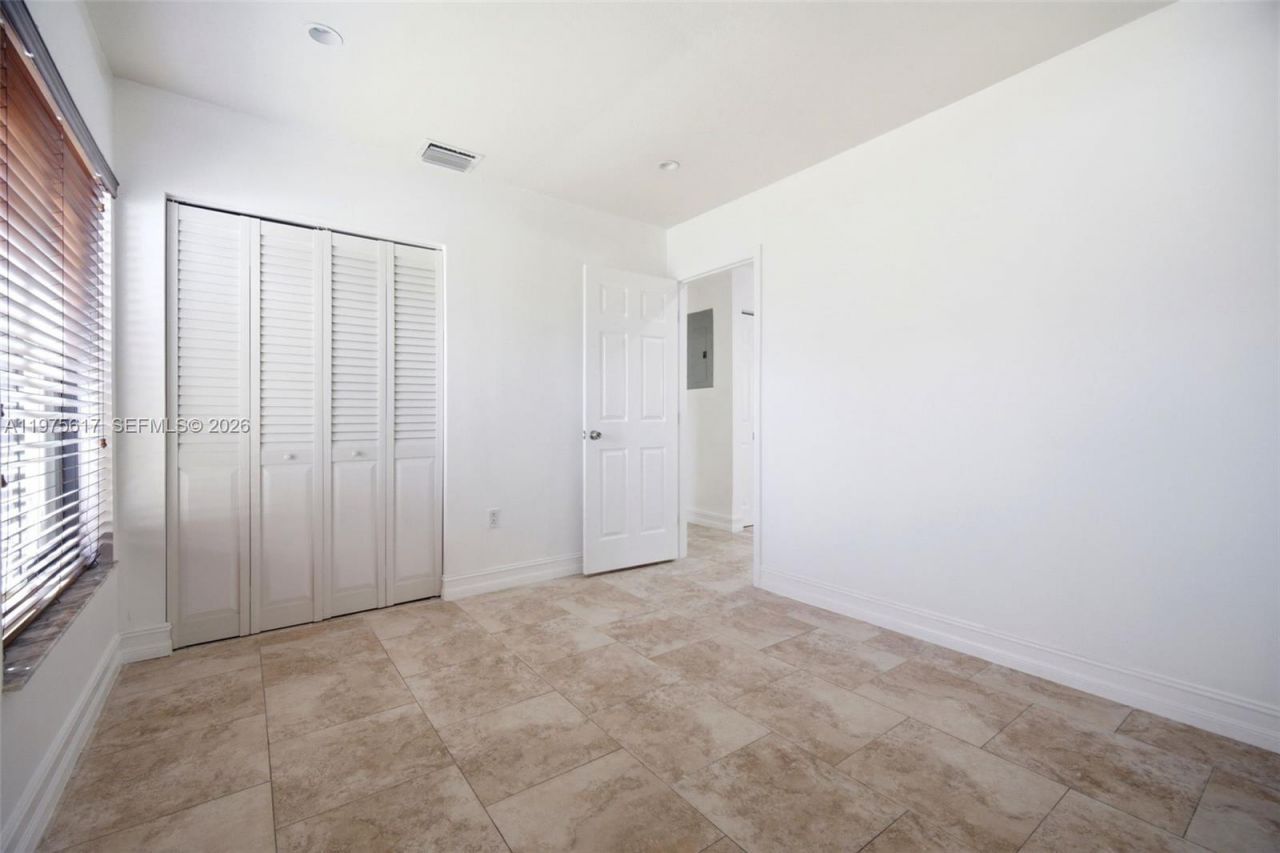 561 SW 87th Ct, Miami, FL 33174 Photo