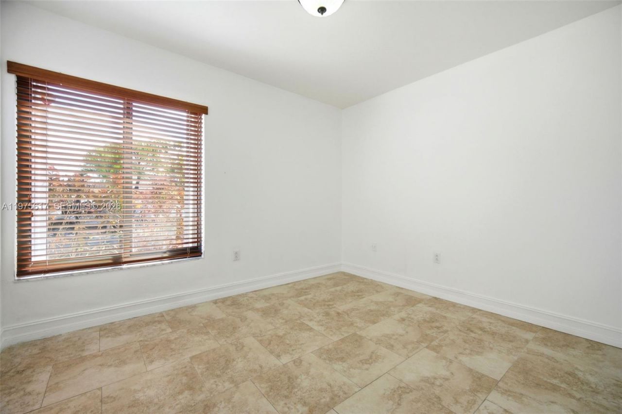 561 SW 87th Ct, Miami, FL 33174 Photo