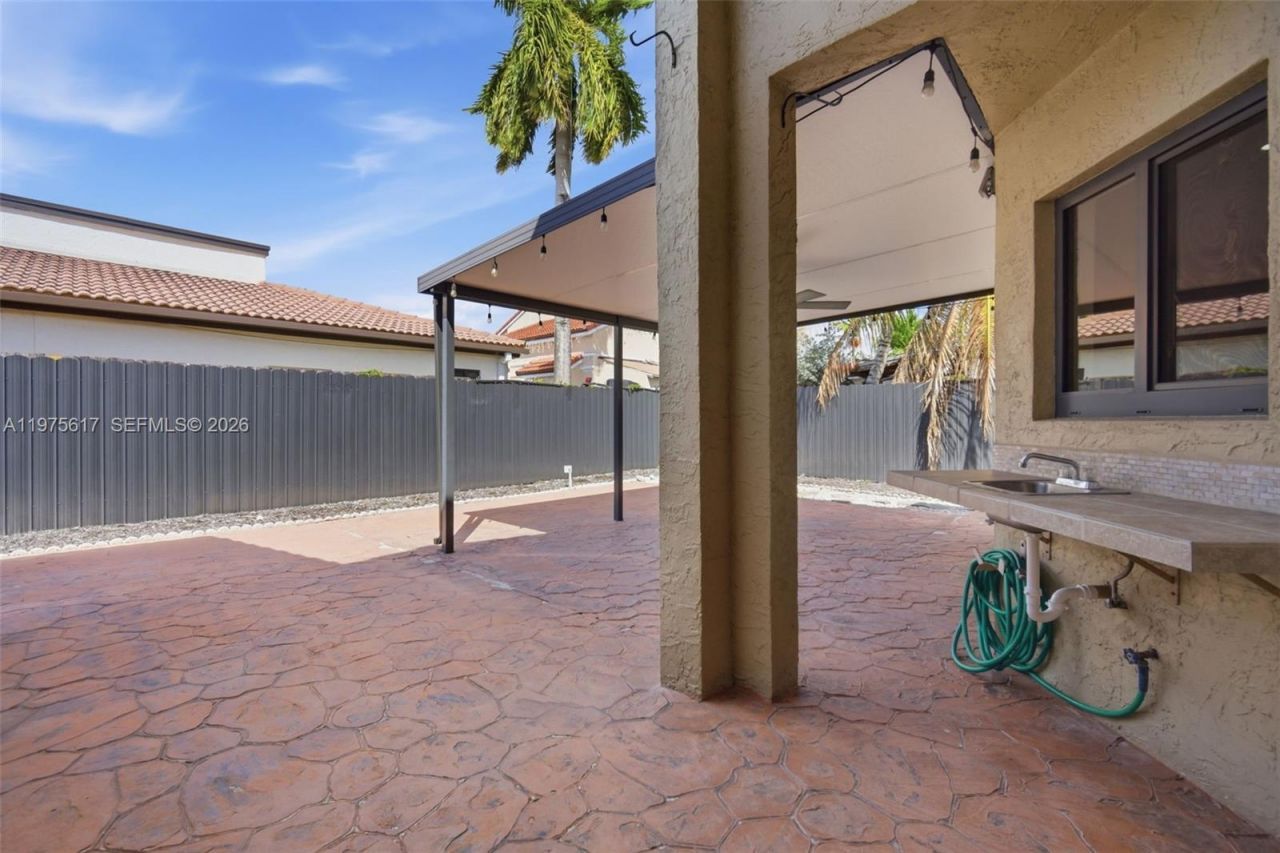 561 SW 87th Ct, Miami, FL 33174 Photo