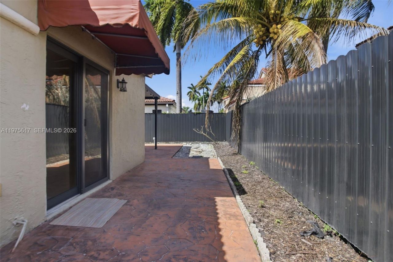 561 SW 87th Ct, Miami, FL 33174 Photo