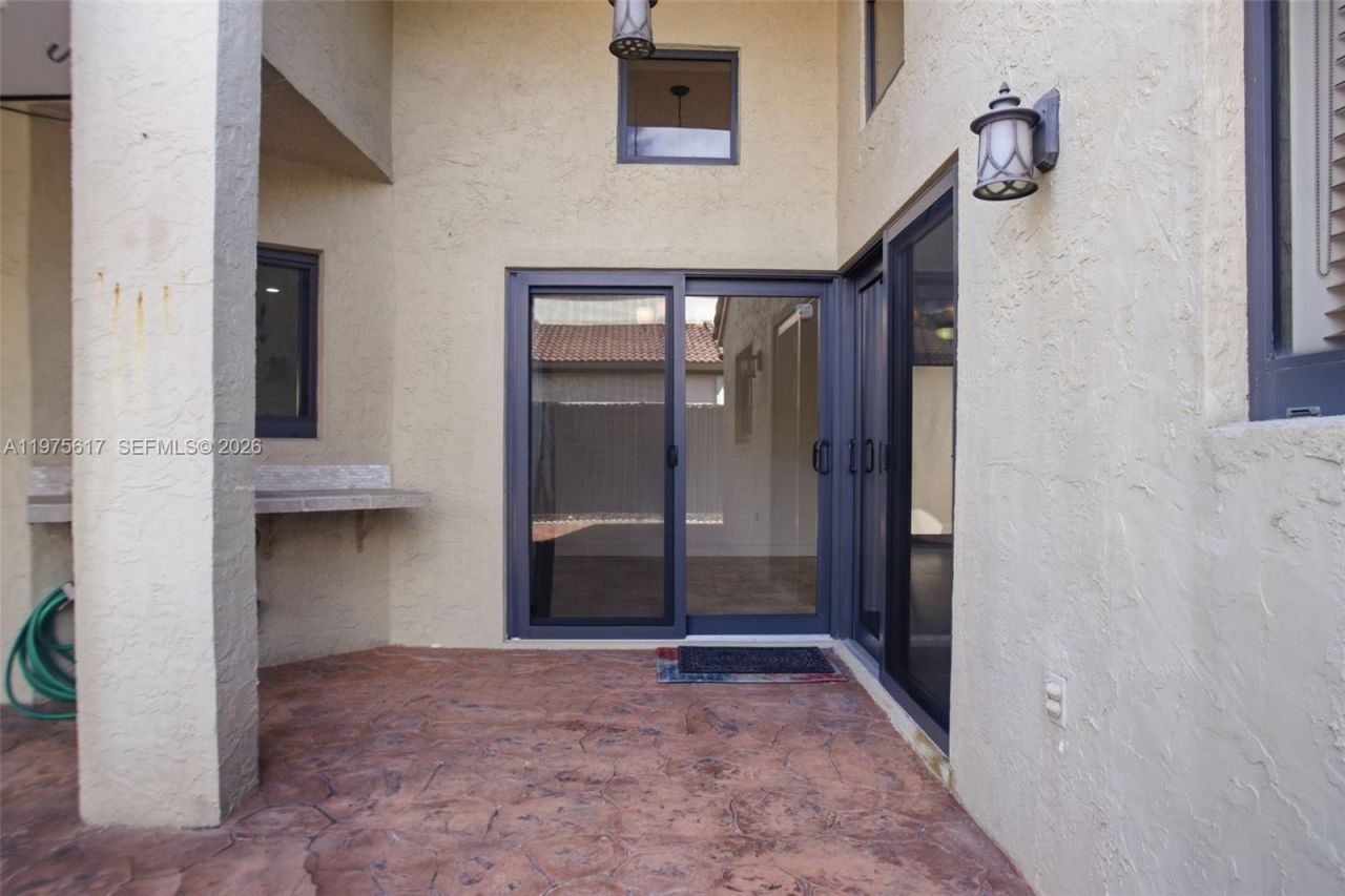 561 SW 87th Ct, Miami, FL 33174 Photo