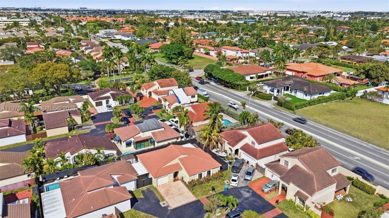 561 SW 87th Ct, Miami, FL 33174 Photo