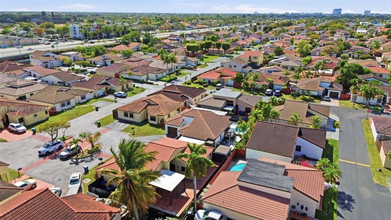 561 SW 87th Ct, Miami, FL 33174 Photo