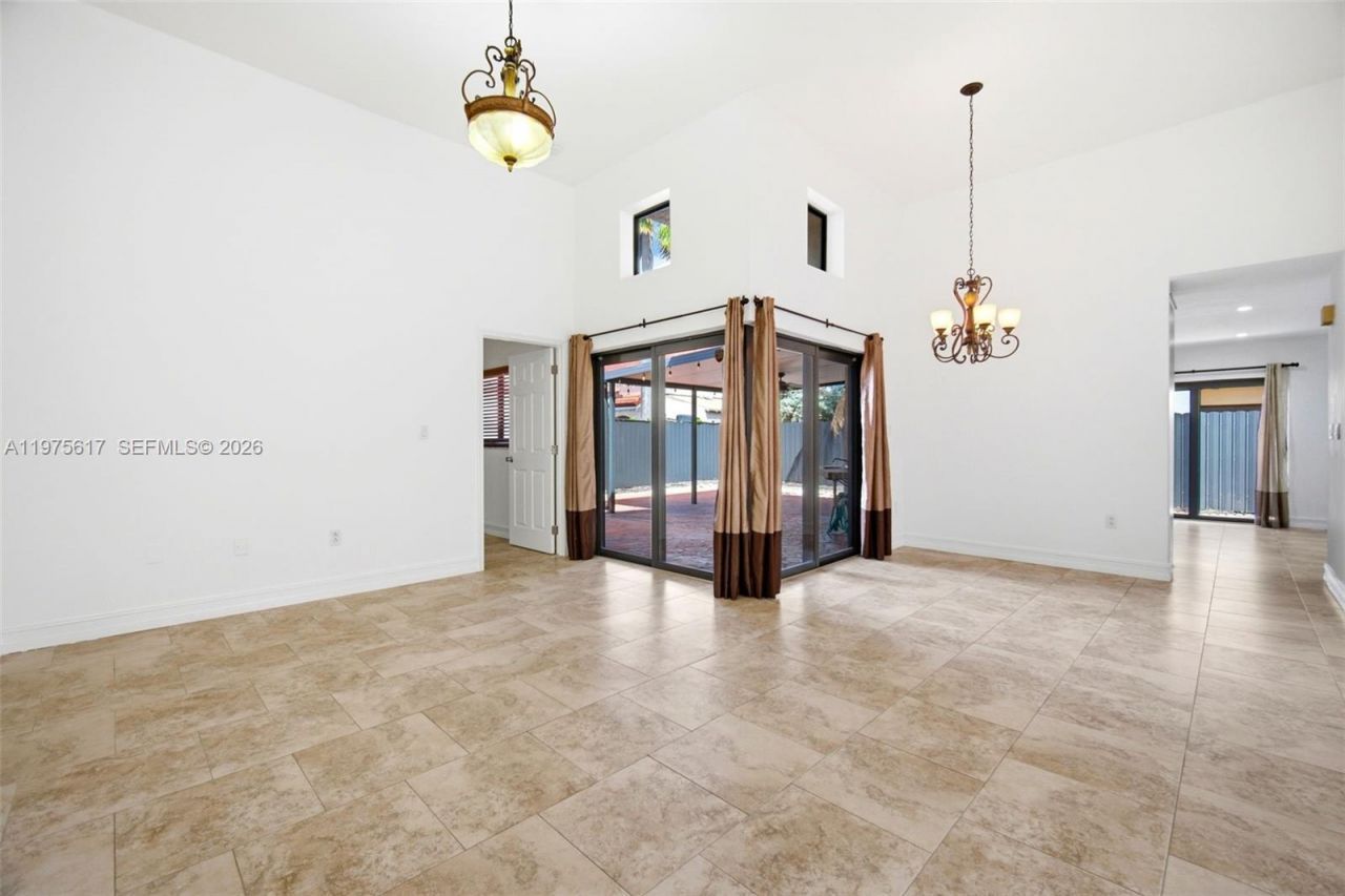 561 SW 87th Ct, Miami, FL 33174 Photo