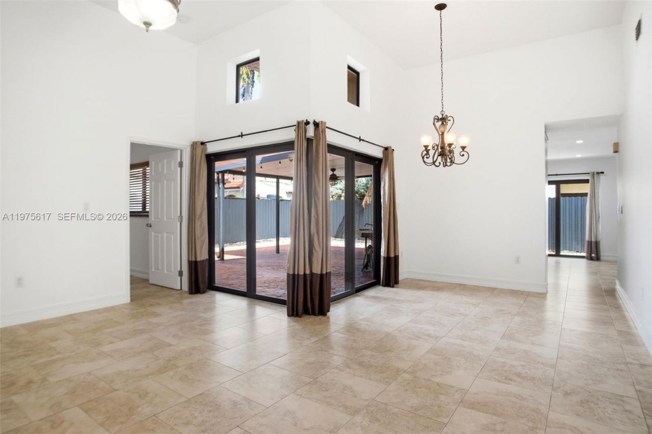 561 SW 87th Ct, Miami, FL 33174 Photo