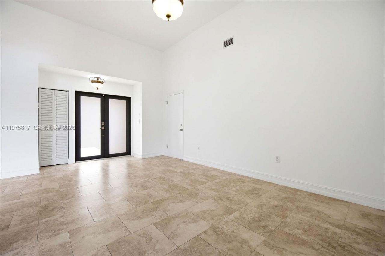 561 SW 87th Ct, Miami, FL 33174 Photo