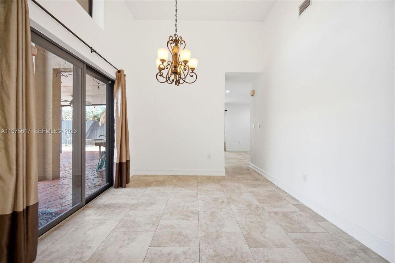 561 SW 87th Ct, Miami, FL 33174 Photo