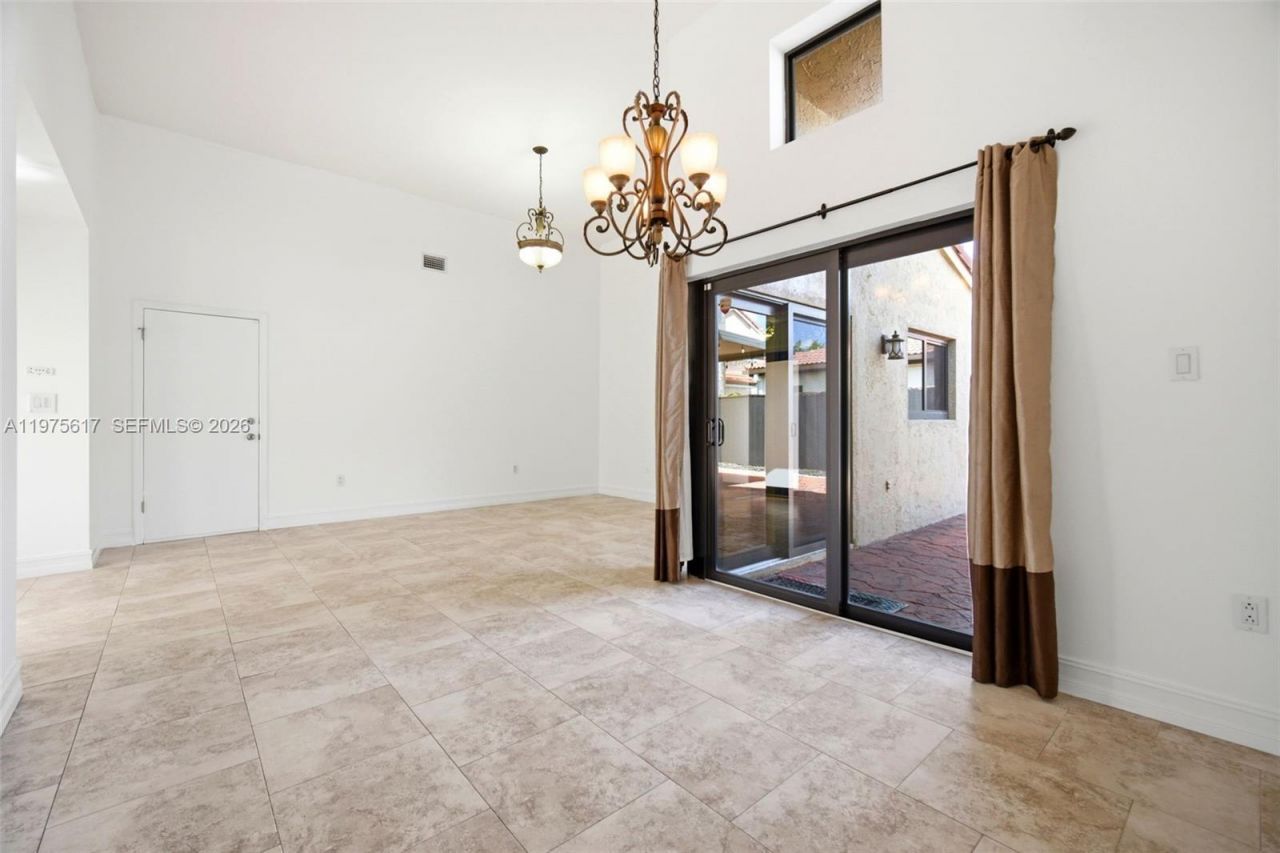 561 SW 87th Ct, Miami, FL 33174 Photo