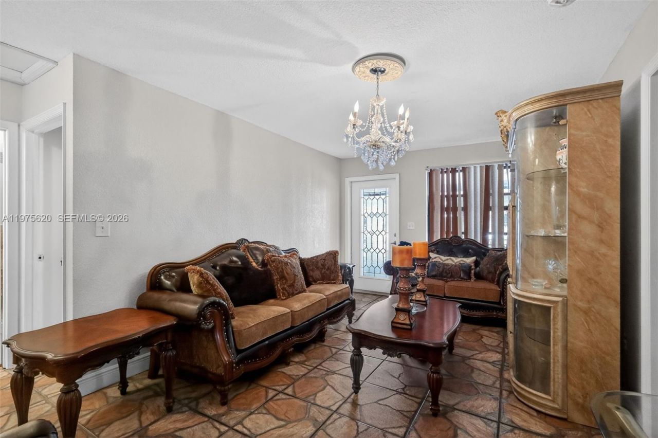 834 NW 115th St, Miami, FL 33168 Photo