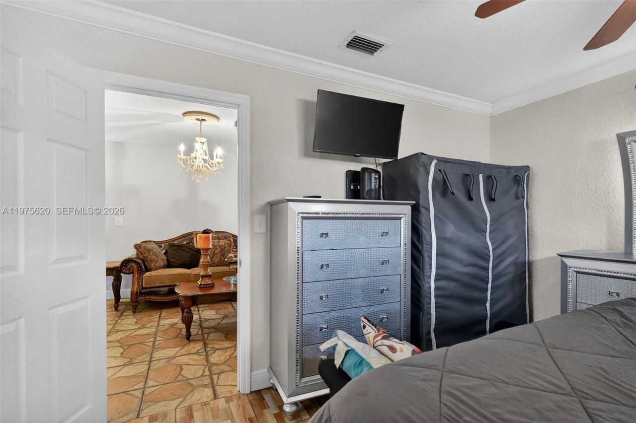 834 NW 115th St, Miami, FL 33168 Photo