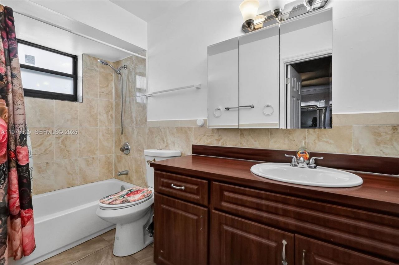 834 NW 115th St, Miami, FL 33168 Photo