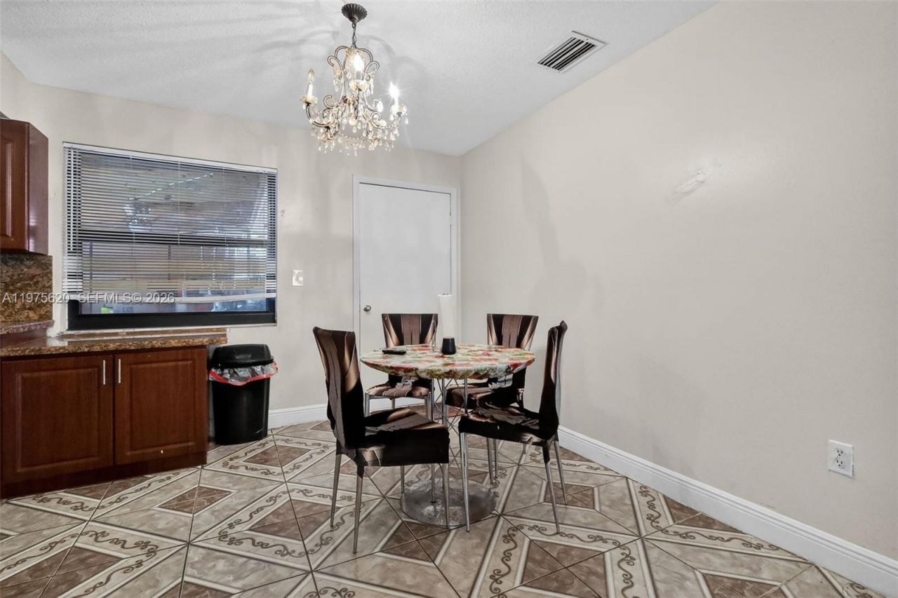 834 NW 115th St, Miami, FL 33168 Photo