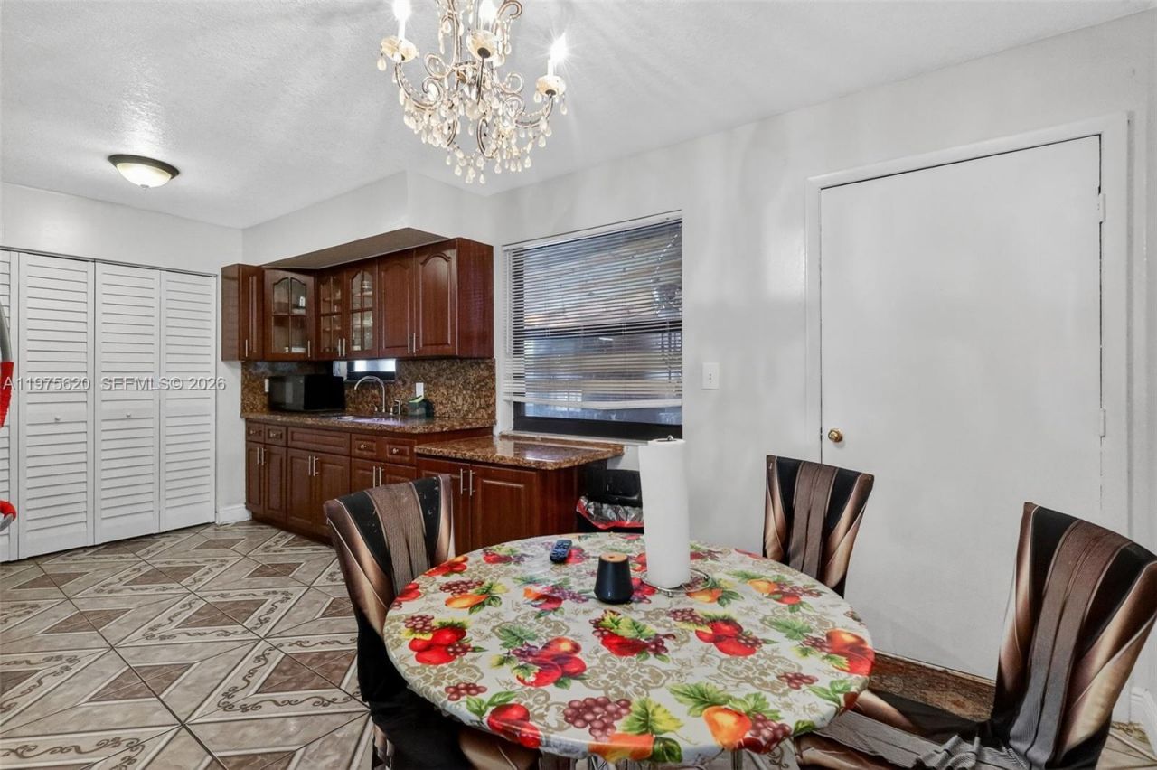 834 NW 115th St, Miami, FL 33168 Photo