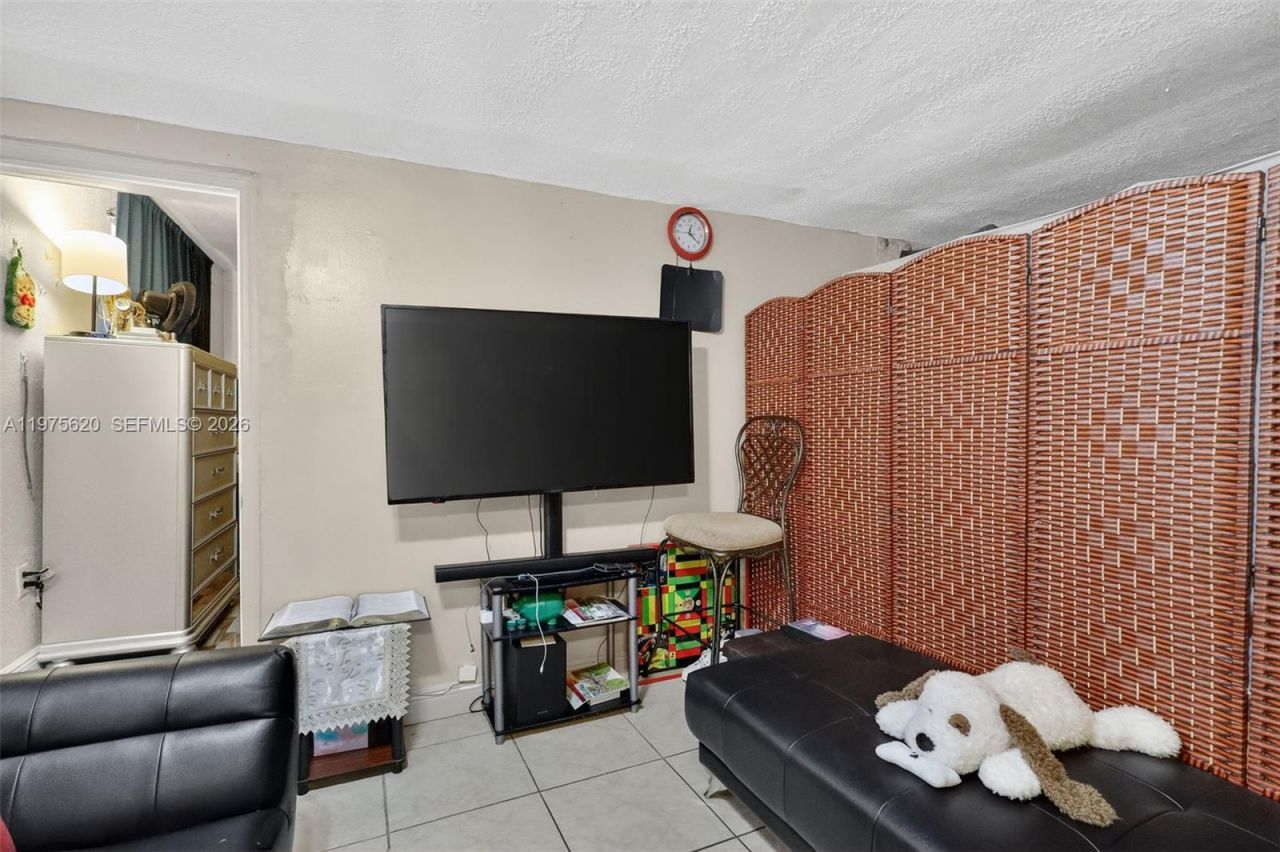 834 NW 115th St, Miami, FL 33168 Photo