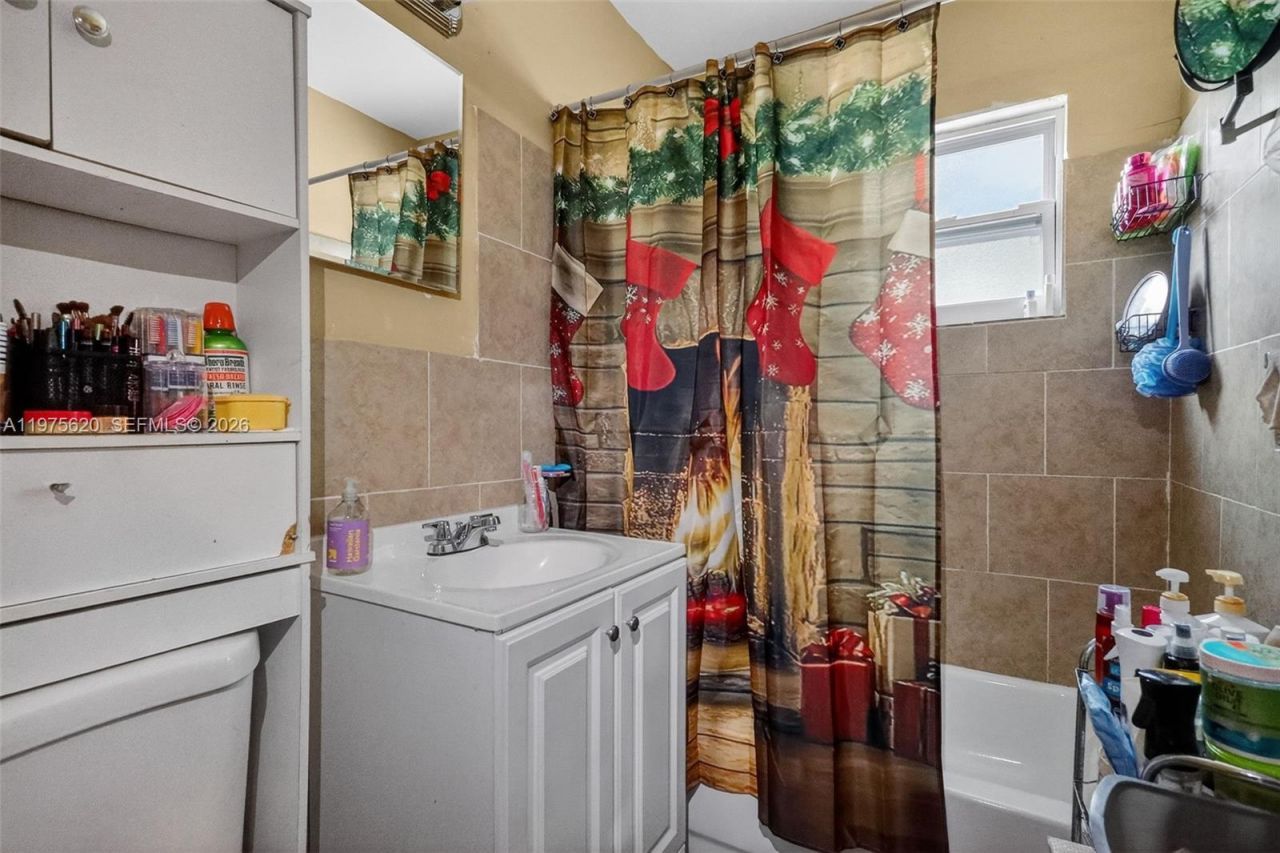 834 NW 115th St, Miami, FL 33168 Photo