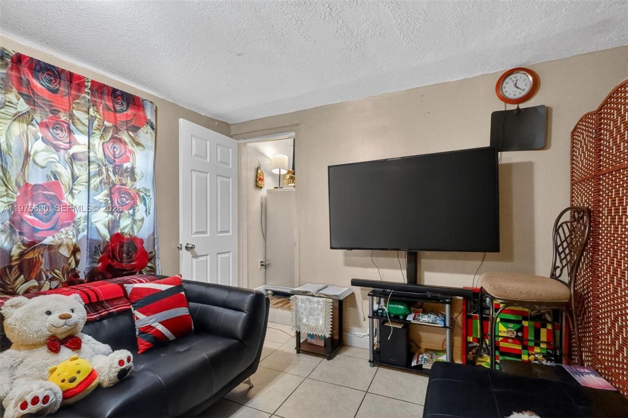 834 NW 115th St, Miami, FL 33168 Photo