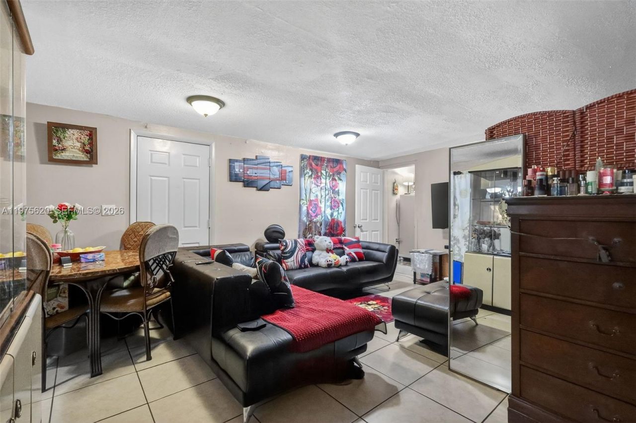 834 NW 115th St, Miami, FL 33168 Photo