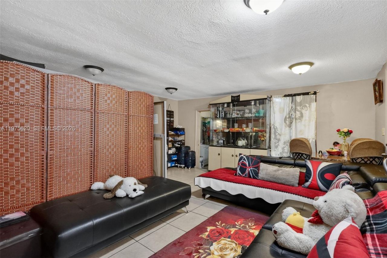 834 NW 115th St, Miami, FL 33168 Photo