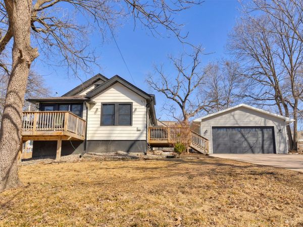 1637 Huntland Drive, Des Moines, IA 50310