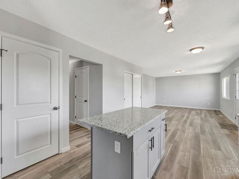 875 Venetian Terrace, Cincinnati, OH 45224 Photo 17