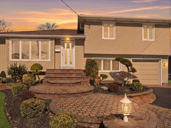 2432 Aron Drive N, Seaford, NY 11783