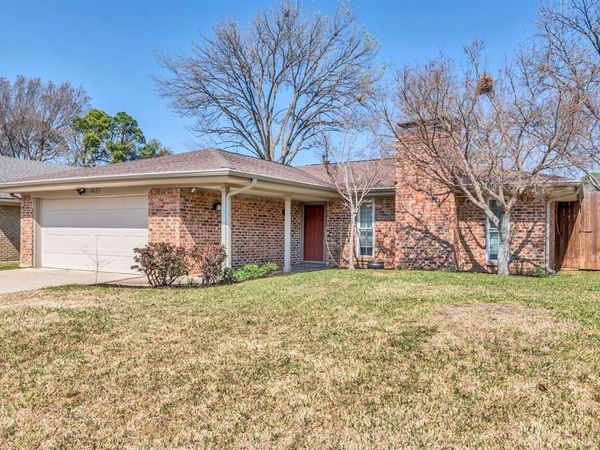 1621 Lexington Place, Bedford, TX 76022