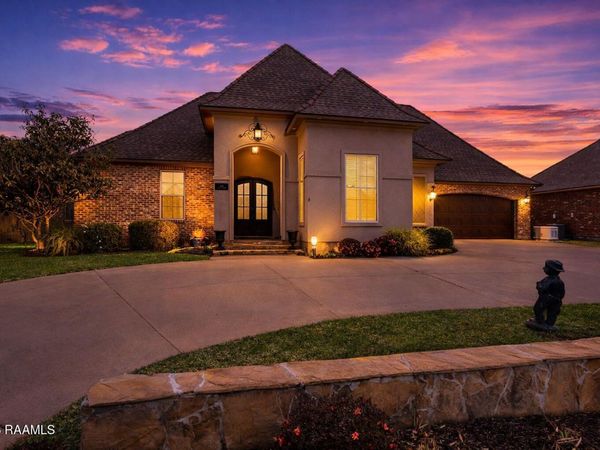 110 Dunvegan Court , Lafayette, LA 70503