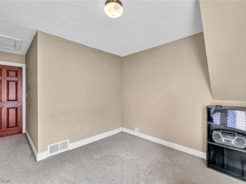 10410 Baltic Road, Cleveland, OH 44102 Photo 27