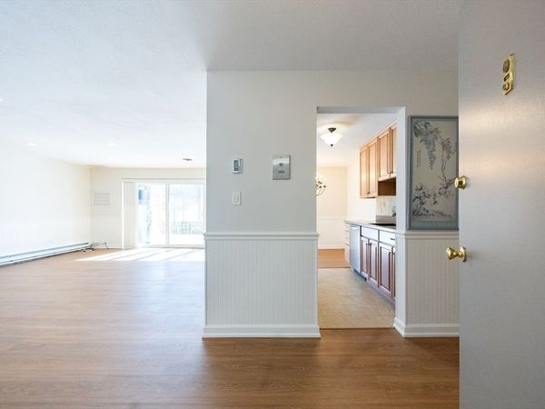 1212 Greendale Ave, Unit 300, Needham, MA 02492