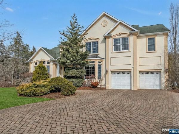 304 Blauvelt Court, PARAMUS, NJ 07652