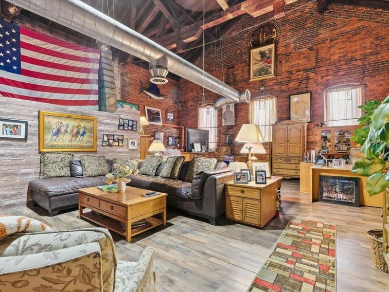 409 W Gambier Street, Mount Vernon, OH 43050 Photo 2