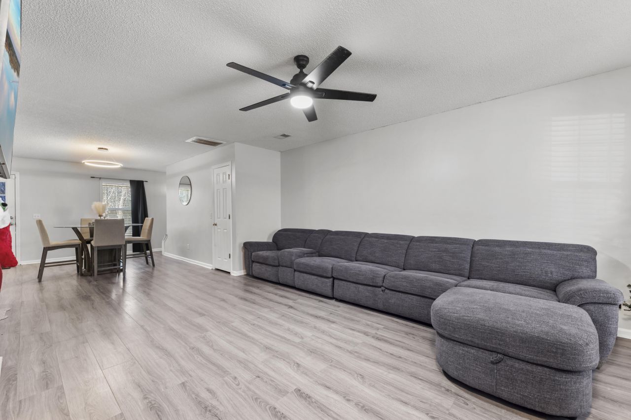 118 Destin Street Photo 7