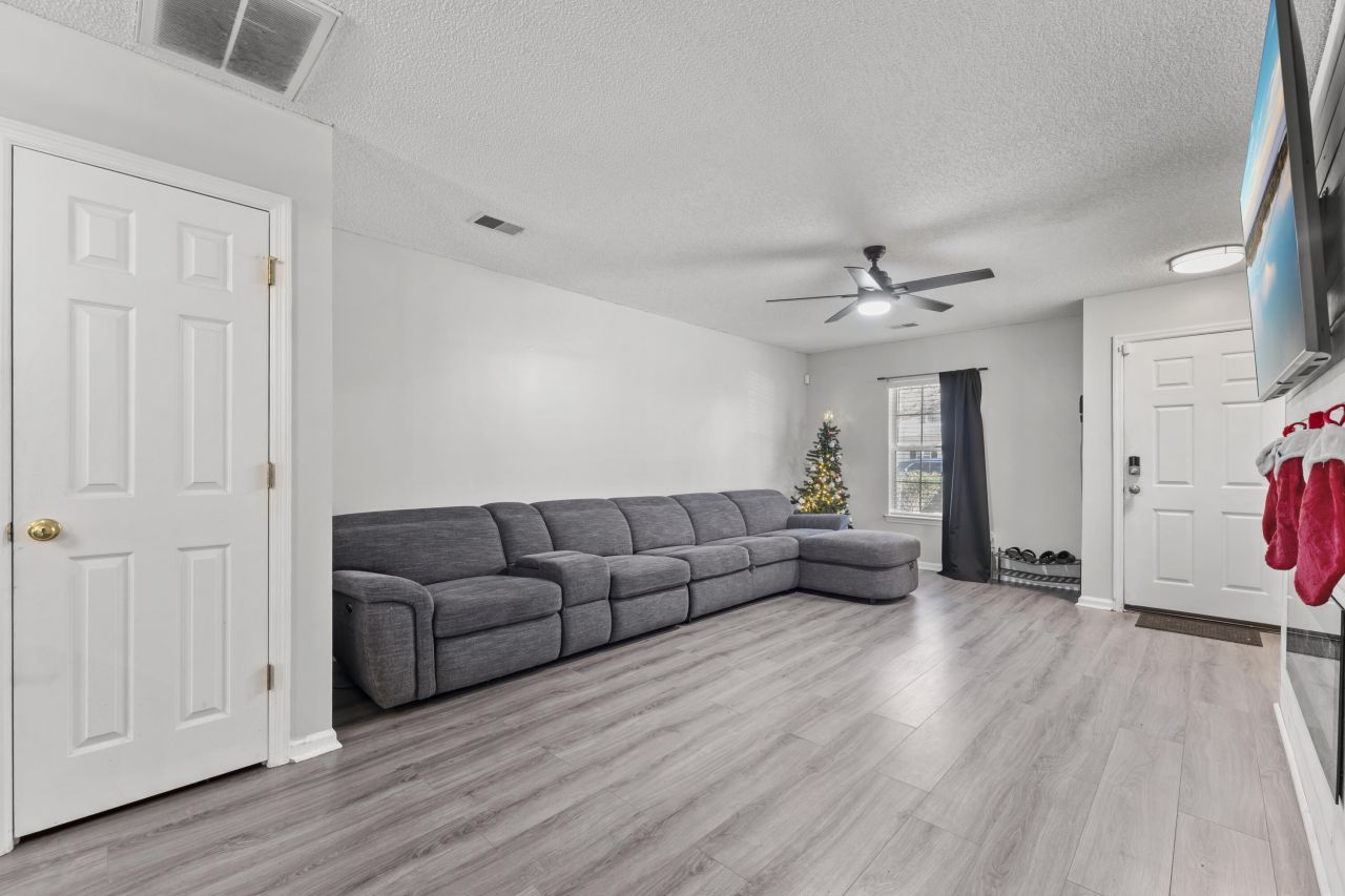 118 Destin Street Photo 8