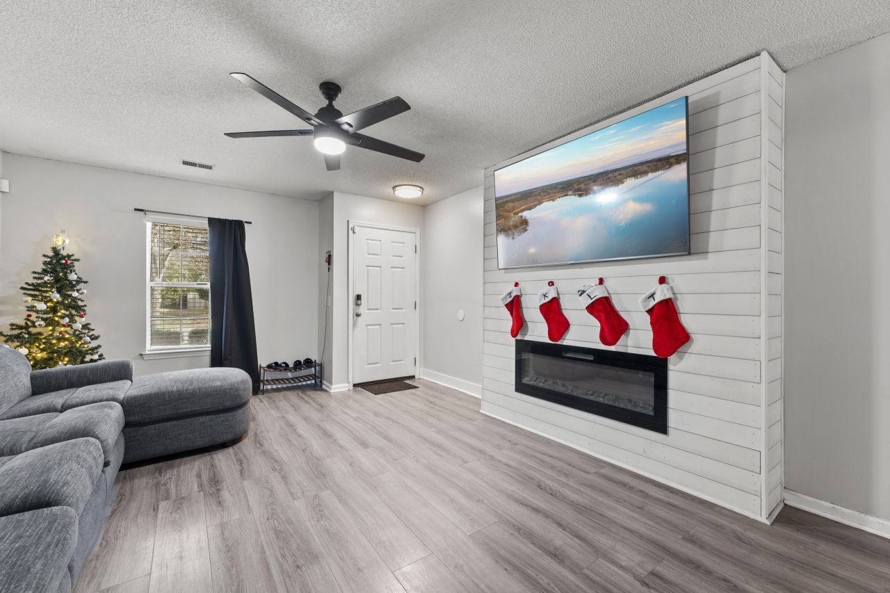 118 Destin Street Photo 9