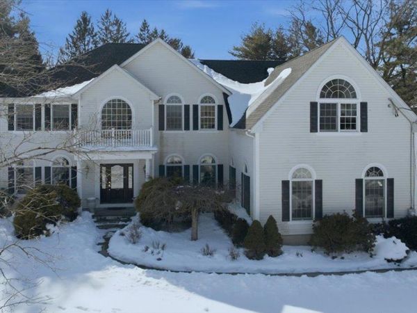 8 Hilltop Drive, Yorktown Heights, NY 10598