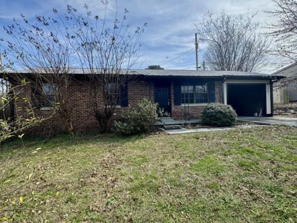 1018 Veterans Dr, Florence, AL