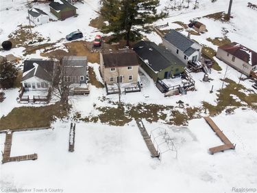 2705 Melvin Drive, Hamburg Twp, MI 48169