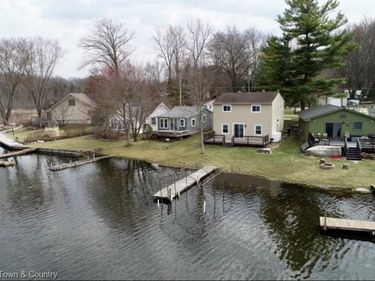 2705 Melvin Drive, Hamburg Twp, MI 48169