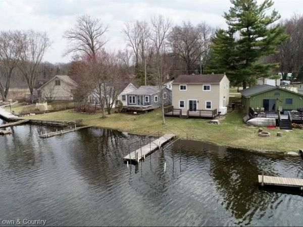 2705 Melvin Drive, Hamburg Twp, MI 48169