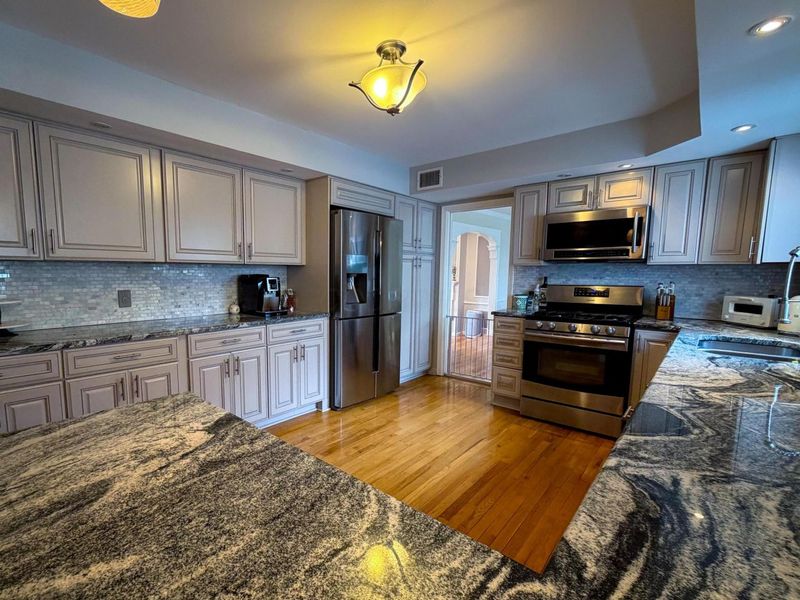 2433 Brookwood Road , Columbus, OH 43209 Photo 15