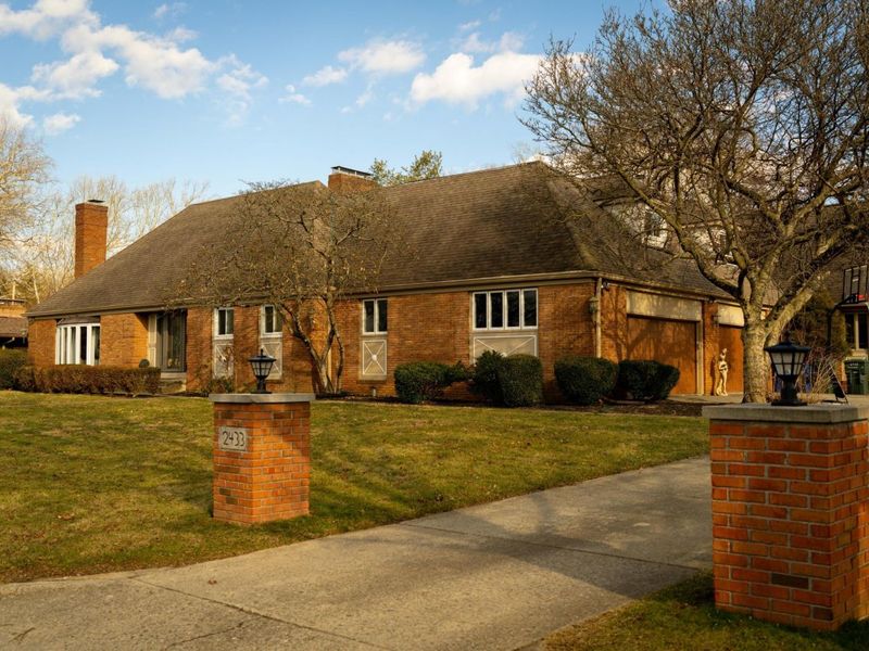 2433 Brookwood Road , Columbus, OH 43209 Photo 2