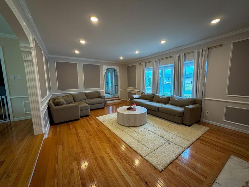 2433 Brookwood Road , Columbus, OH 43209 Photo 4