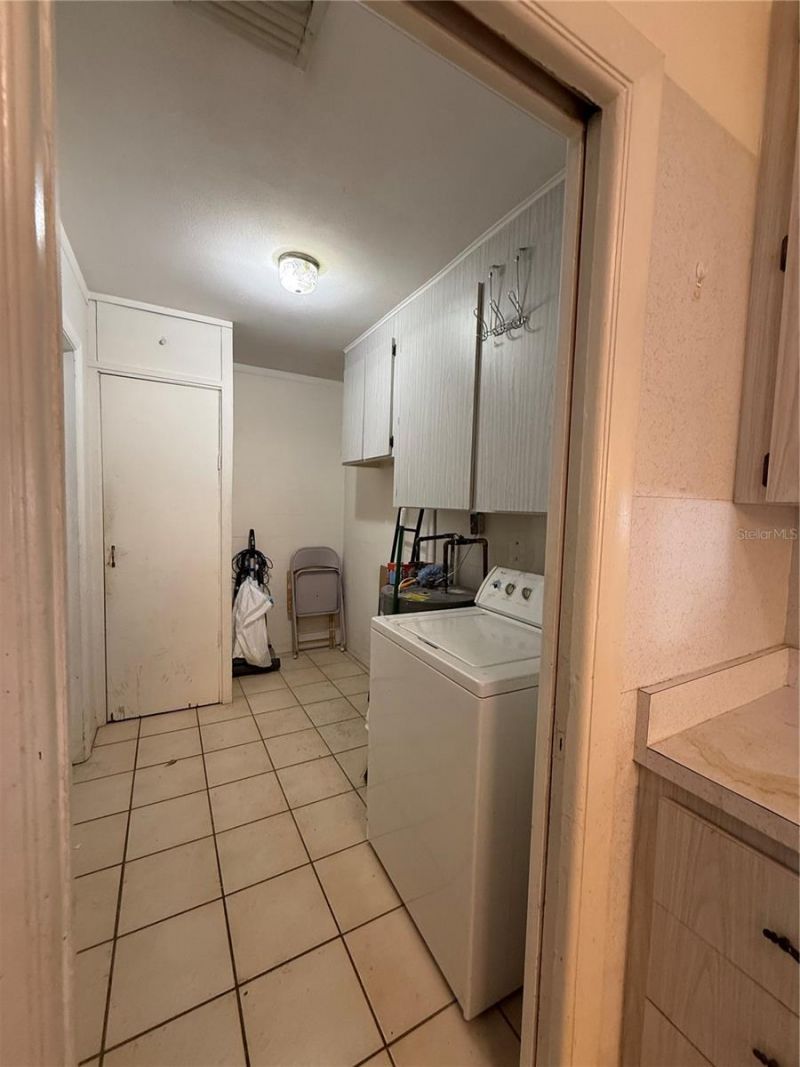 186 Midwest Parkway , Sarasota, FL 34232 Photo