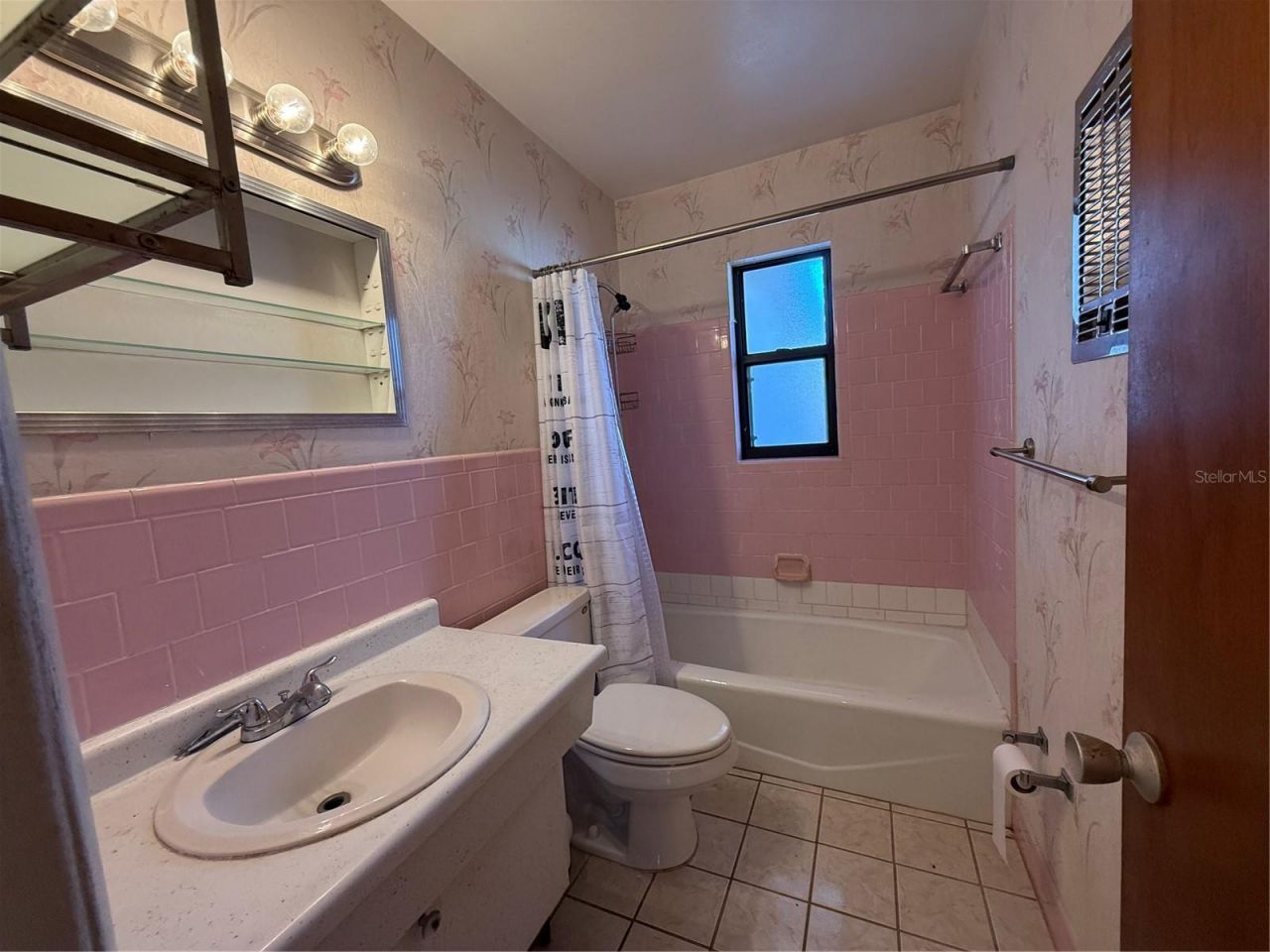 186 Midwest Parkway , Sarasota, FL 34232 Photo