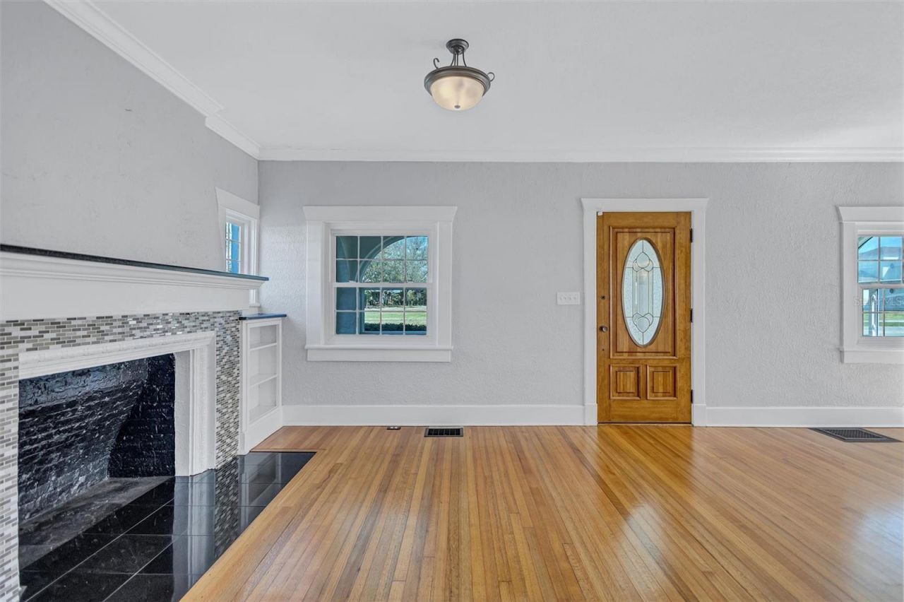 120 Park Street N, Saint Petersburg, FL 33710 Photo