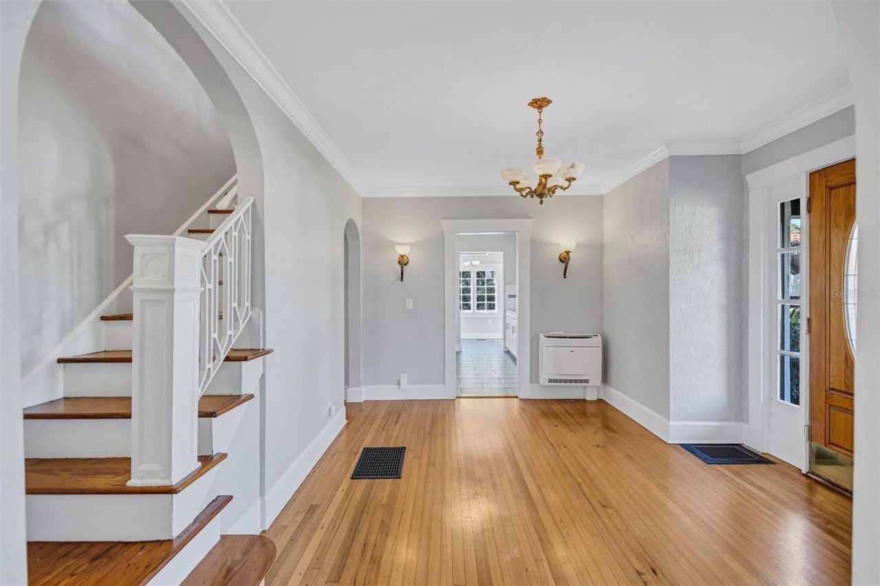 120 Park Street N, Saint Petersburg, FL 33710 Photo